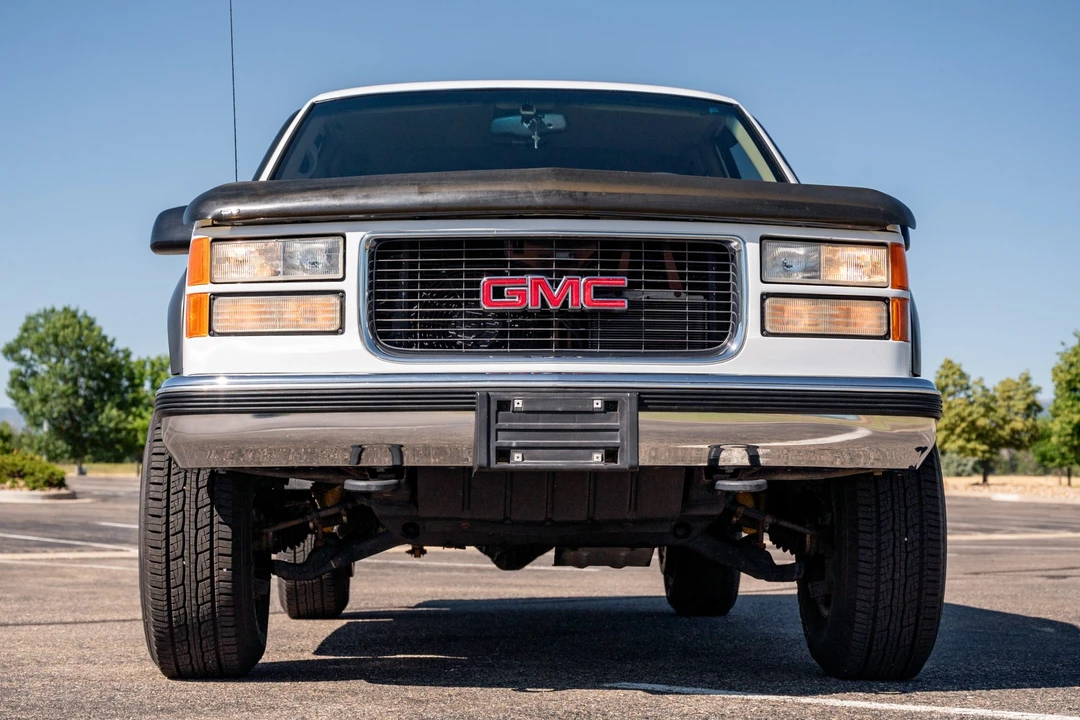 1999 GMC Suburban 8th Gen - Image 13 of 31