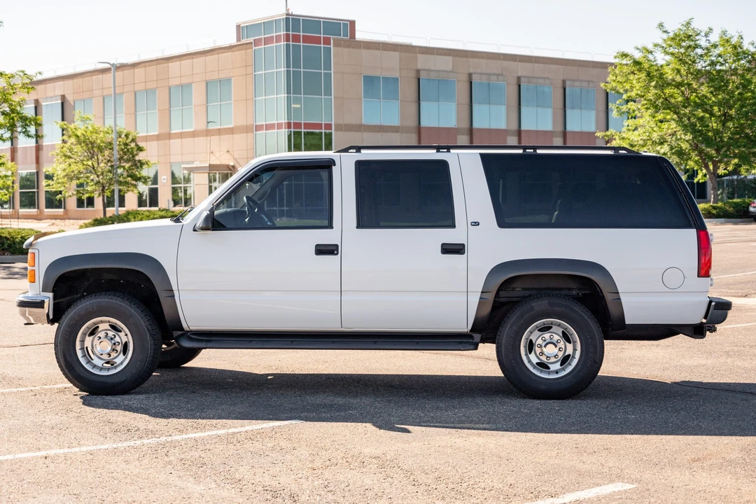 1999 GMC Suburban 8th Gen - Image 8 of 31