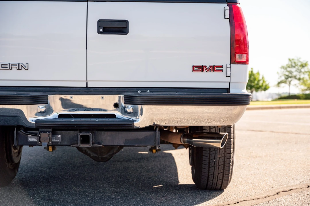 1999 GMC Suburban 8th Gen - Image 24 of 31
