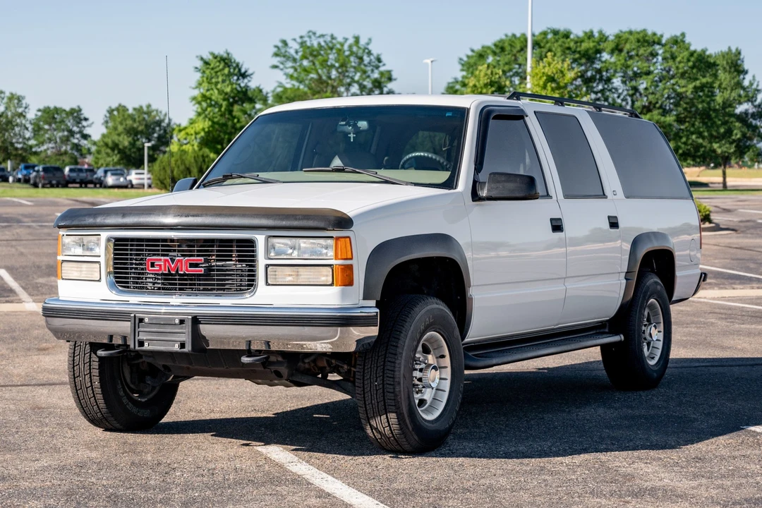 1999 GMC Suburban 8th Gen - Image 9 of 31