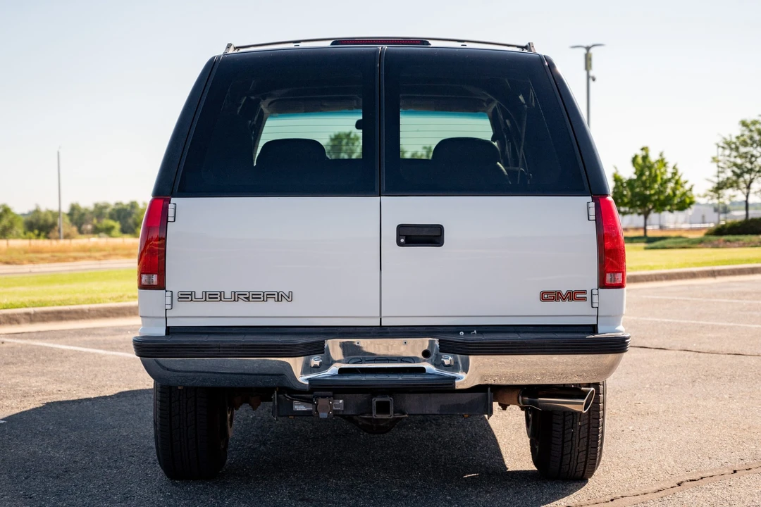 1999 GMC Suburban 8th Gen - Image 5 of 31
