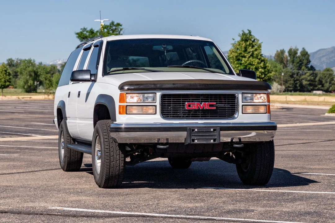 1999 GMC Suburban 8th Gen - Image 10 of 31
