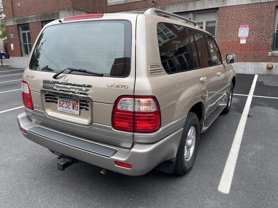 2000 Lexus LX 2nd Gen - Image 11 of 31