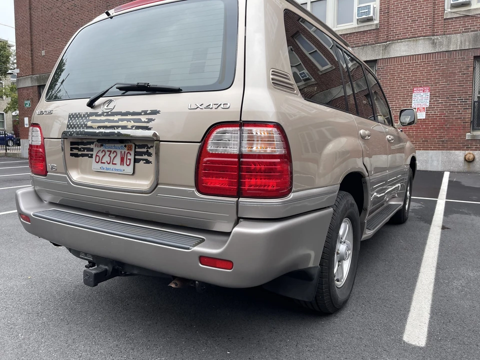 2000 Lexus LX 2nd Gen - Image 10 of 31