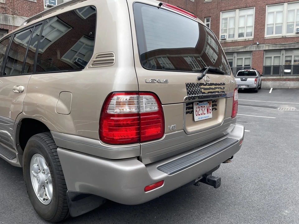 2000 Lexus LX 2nd Gen - Image 18 of 31