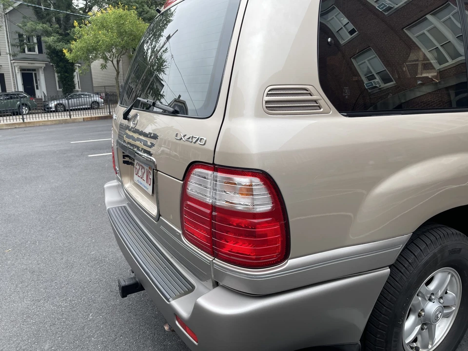 2000 Lexus LX 2nd Gen - Image 21 of 31