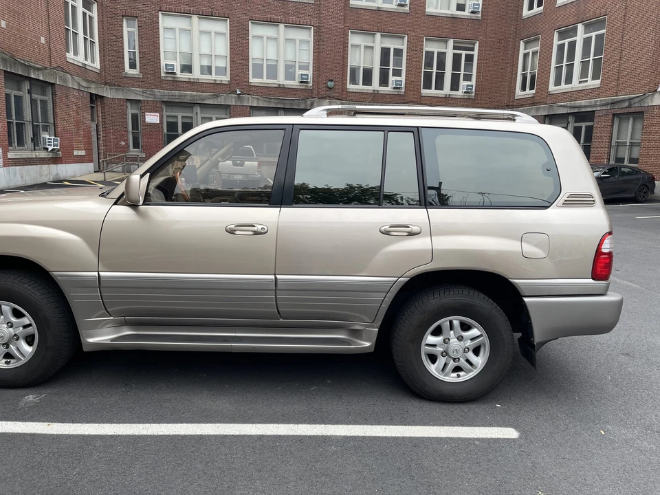 2000 Lexus LX 2nd Gen - Image 6 of 31