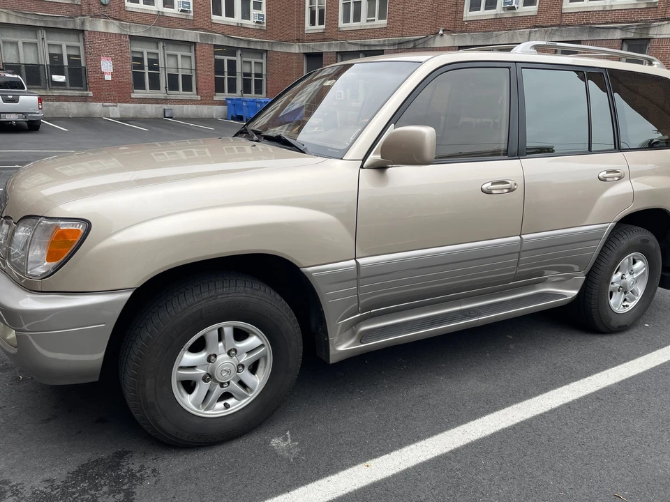 2000 Lexus LX 2nd Gen - Image 5 of 31
