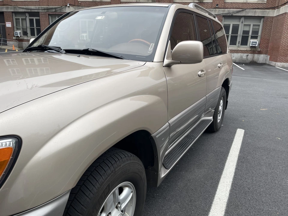 2000 Lexus LX 2nd Gen - Image 16 of 31