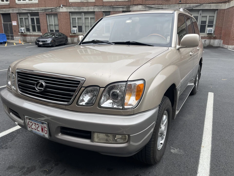 2000 Lexus LX 2nd Gen - Image 4 of 31
