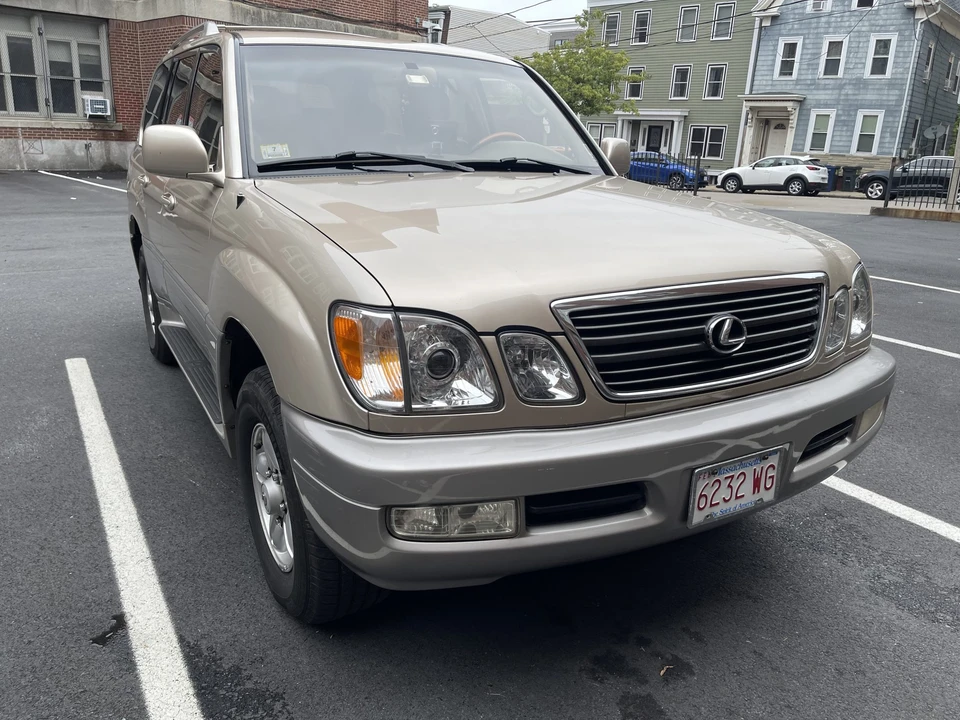 2000 Lexus LX 2nd Gen - Image 2 of 31