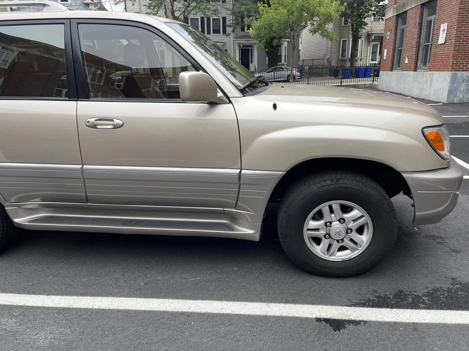 2000 Lexus LX 2nd Gen - Image 14 of 31