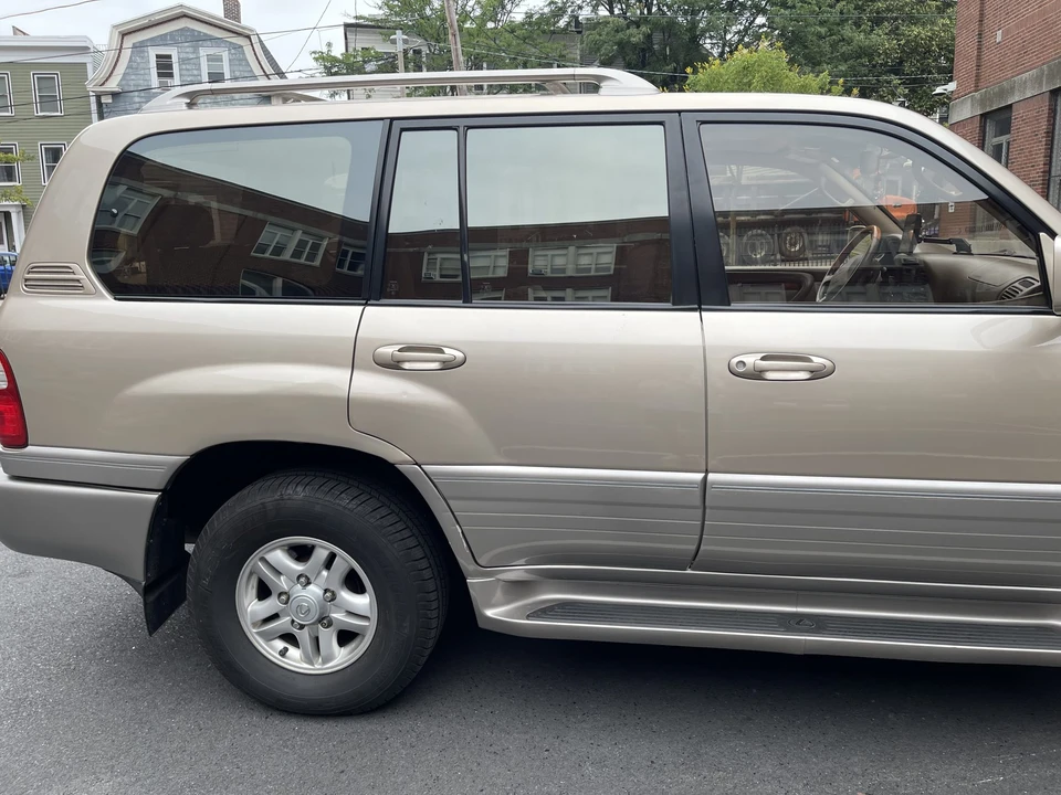 2000 Lexus LX 2nd Gen - Image 13 of 31