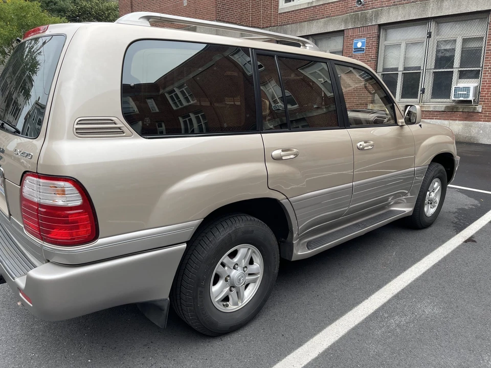 2000 Lexus LX 2nd Gen - Image 12 of 31