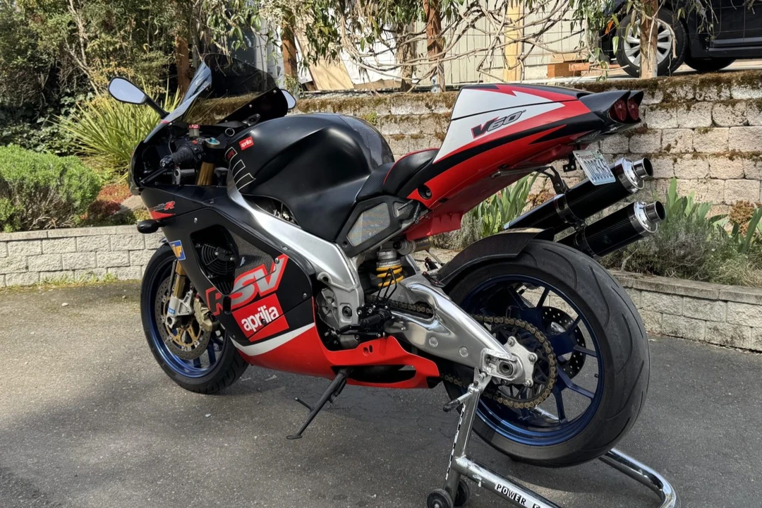 2001 Aprilia - Image 2 of 7