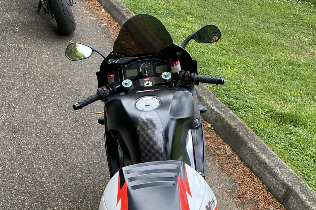 2001 Aprilia - Image 4 of 7