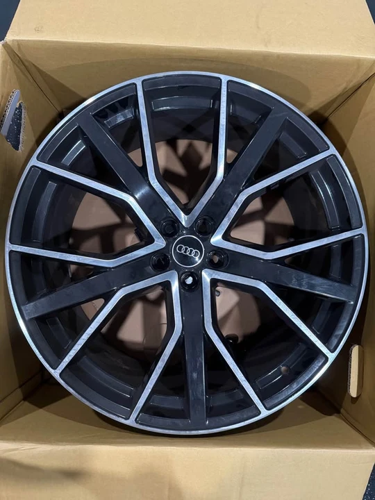 Audi SQ8 - Image 2 of 3