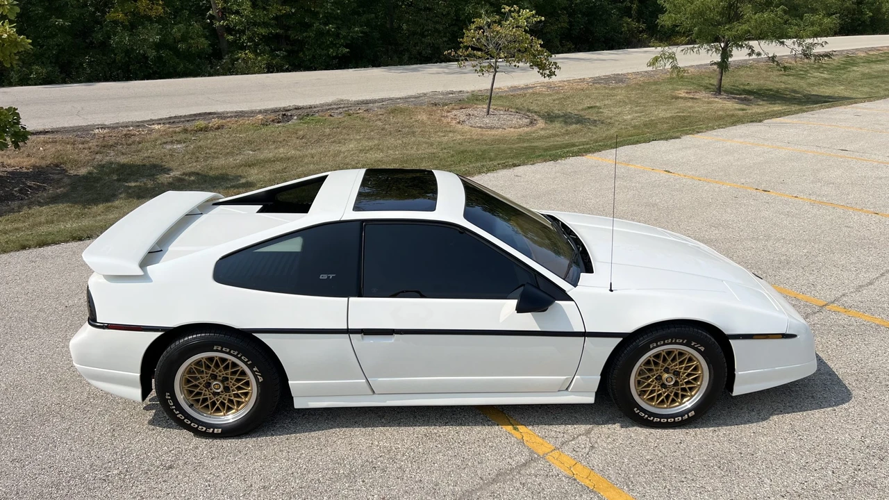 1988 Pontiac Fiero GT - Image 9 of 31