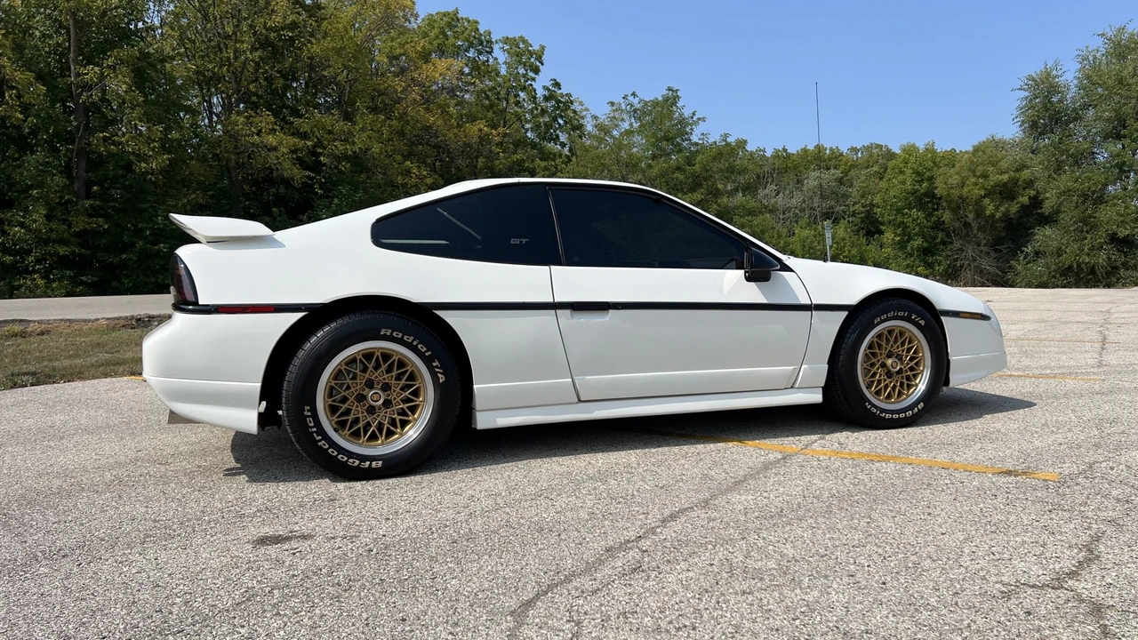 1988 Pontiac Fiero GT - Image 13 of 31