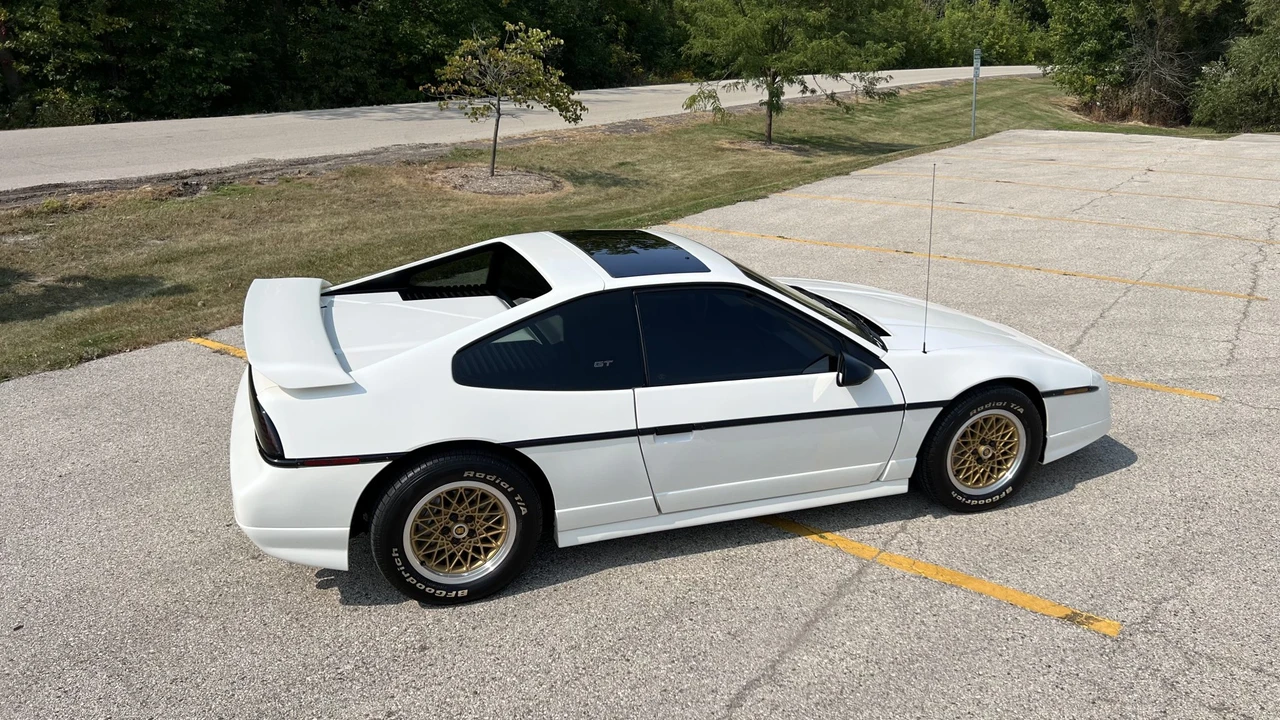1988 Pontiac Fiero GT - Image 12 of 31