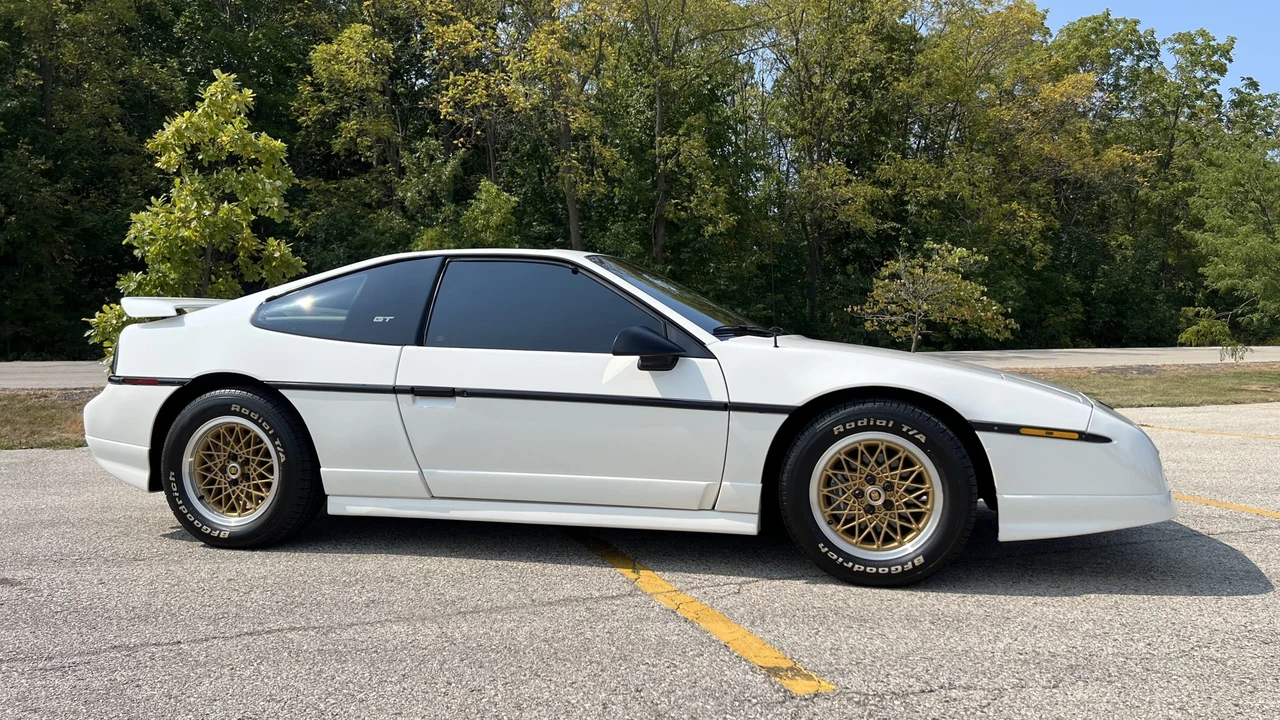 1988 Pontiac Fiero GT - Image 8 of 31