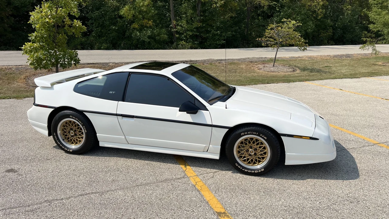 1988 Pontiac Fiero GT - Image 7 of 31