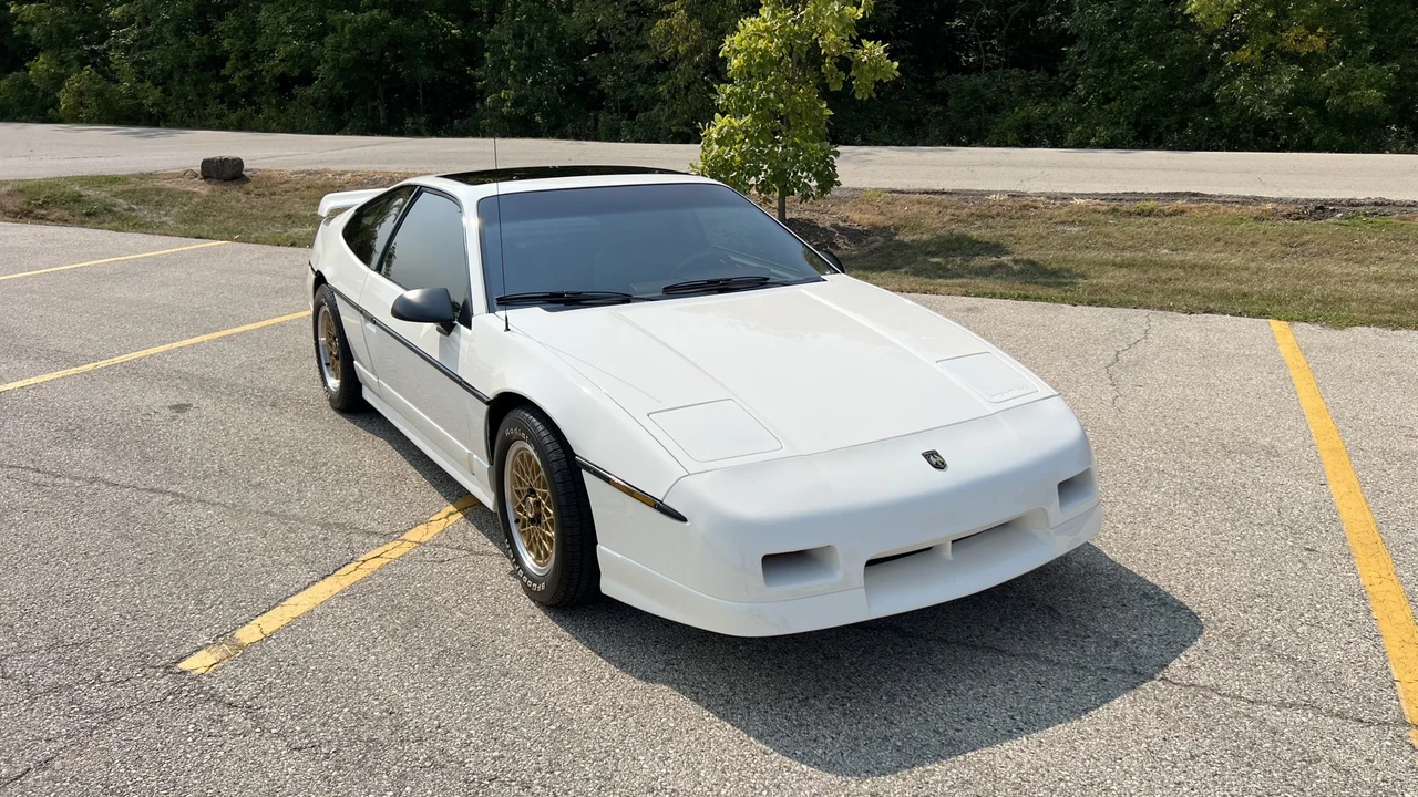 1988 Pontiac Fiero GT - Image 4 of 31