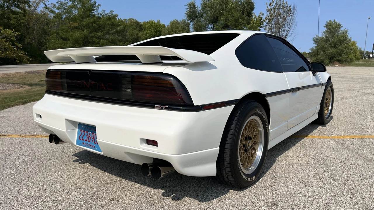 1988 Pontiac Fiero GT - Image 14 of 31
