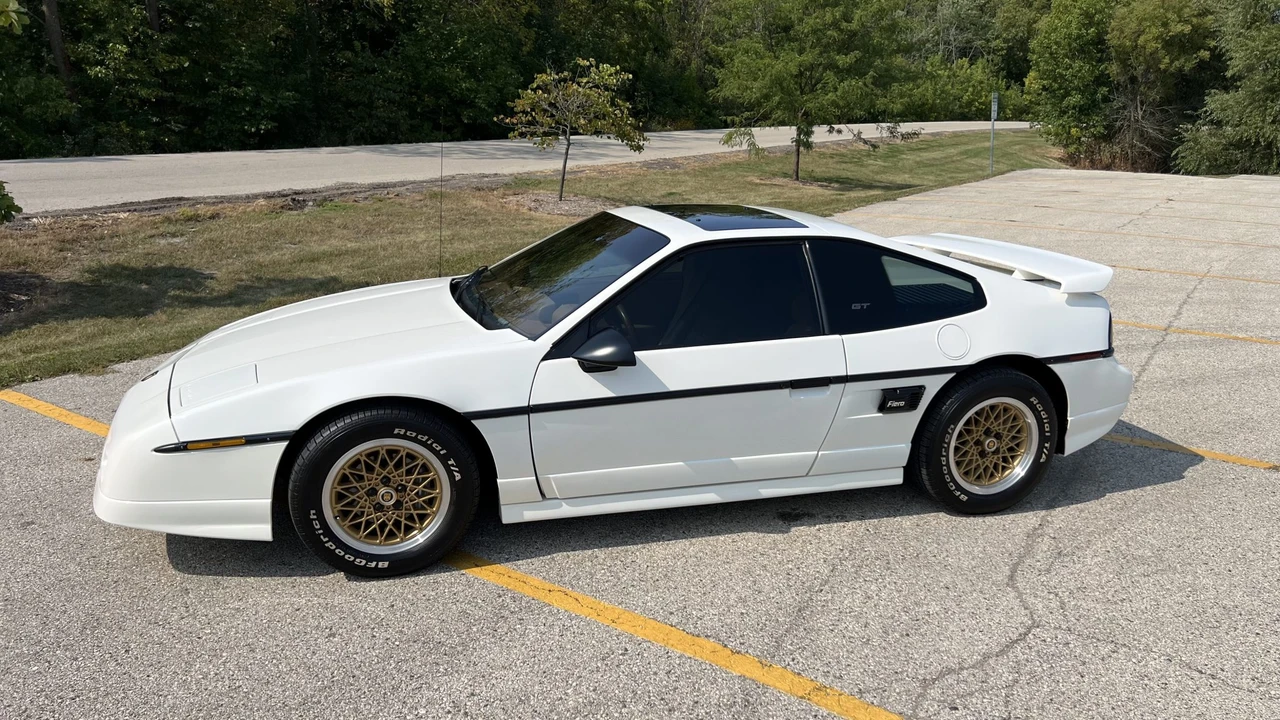 1988 Pontiac Fiero GT - Image 22 of 31