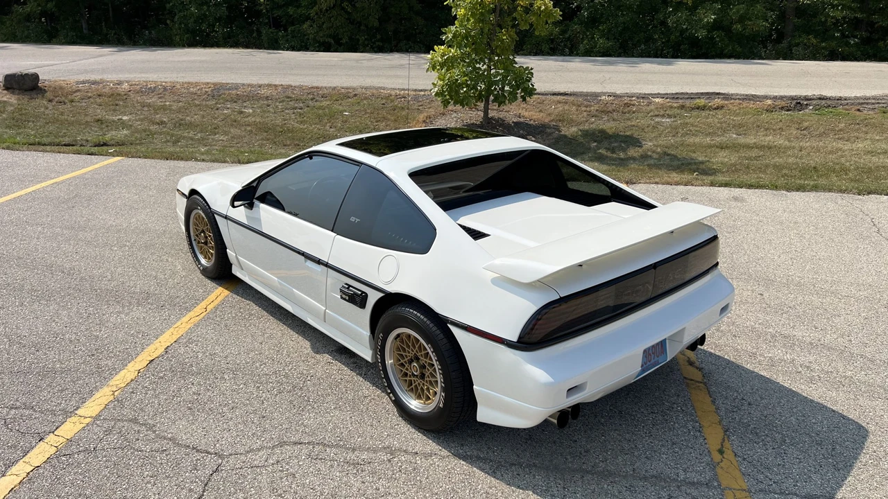 1988 Pontiac Fiero GT - Image 16 of 31