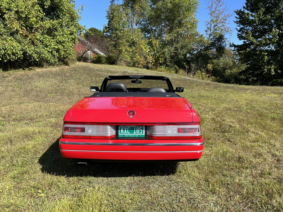 1992 Cadillac Allante - Image 11 of 31