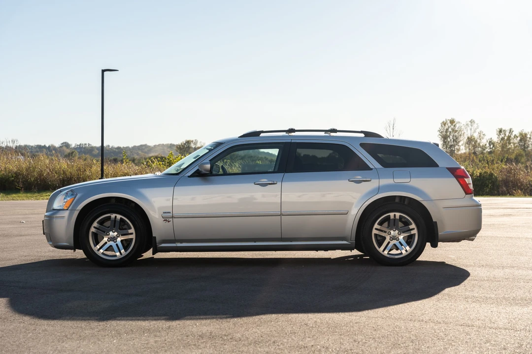 2005 Dodge Magnum 2nd Gen Wagon - Image 11 of 31