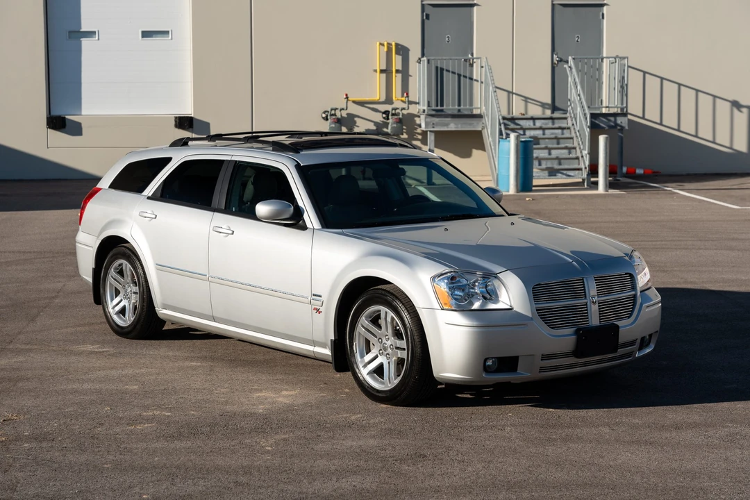 2005 Dodge Magnum 2nd Gen Wagon - Image 3 of 31