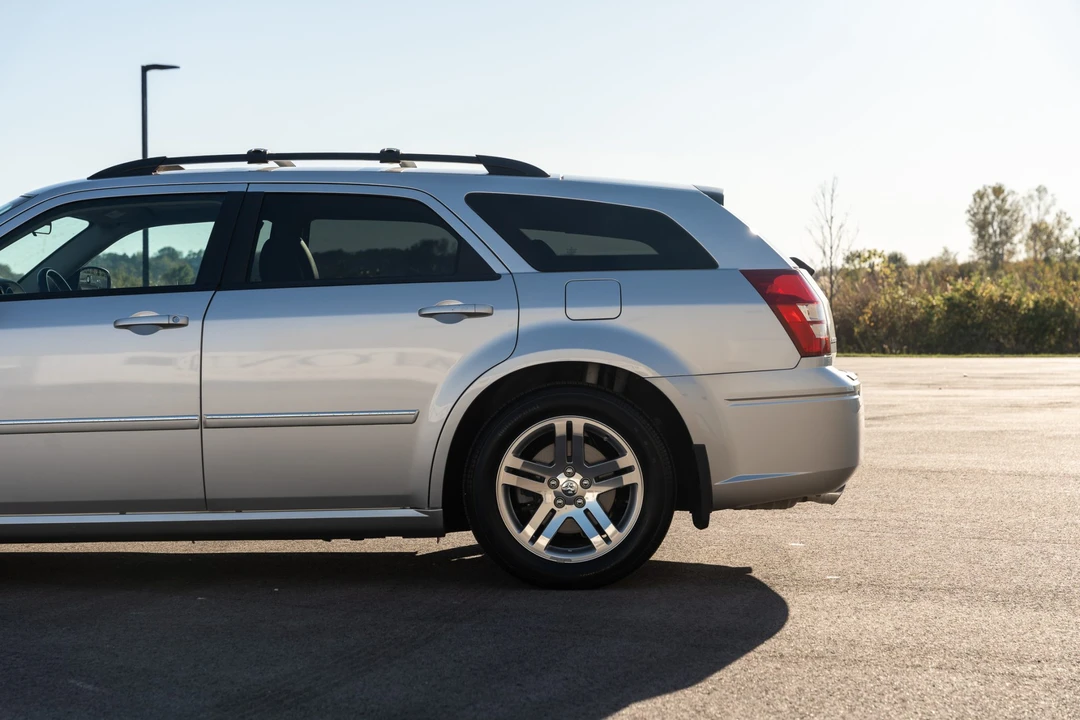 2005 Dodge Magnum 2nd Gen Wagon - Image 27 of 31
