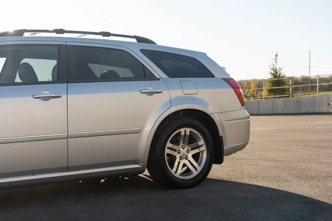 2005 Dodge Magnum 2nd Gen Wagon - Image 29 of 31