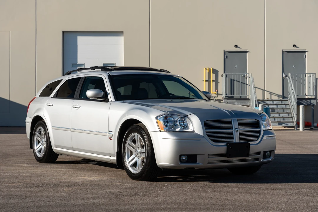 2005 Dodge Magnum 2nd Gen Wagon - Image 4 of 31