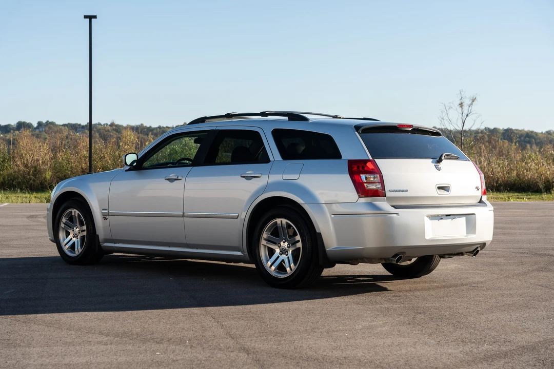2005 Dodge Magnum 2nd Gen Wagon - Image 12 of 31