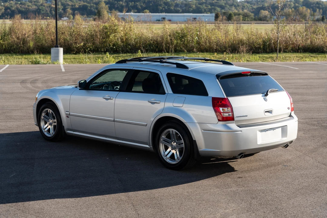 2005 Dodge Magnum 2nd Gen Wagon - Image 13 of 31