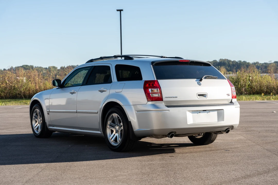 2005 Dodge Magnum 2nd Gen Wagon - Image 14 of 31