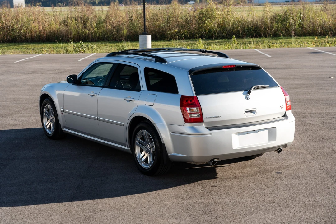 2005 Dodge Magnum 2nd Gen Wagon - Image 15 of 31