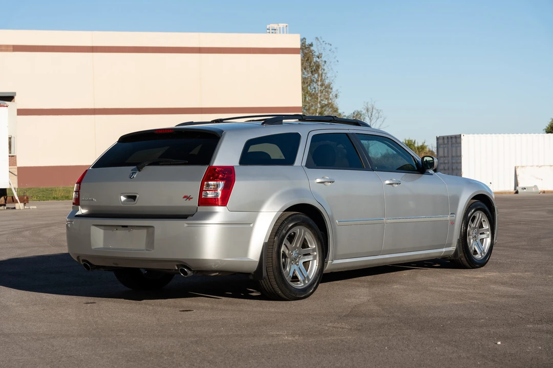 2005 Dodge Magnum 2nd Gen Wagon - Image 20 of 31