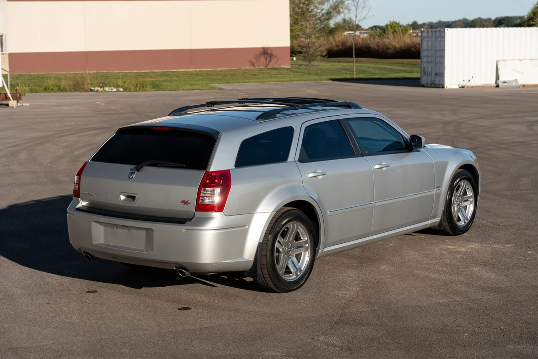 2005 Dodge Magnum 2nd Gen Wagon - Image 21 of 31
