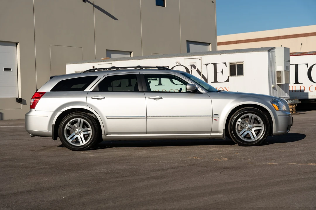 2005 Dodge Magnum 2nd Gen Wagon - Image 22 of 31