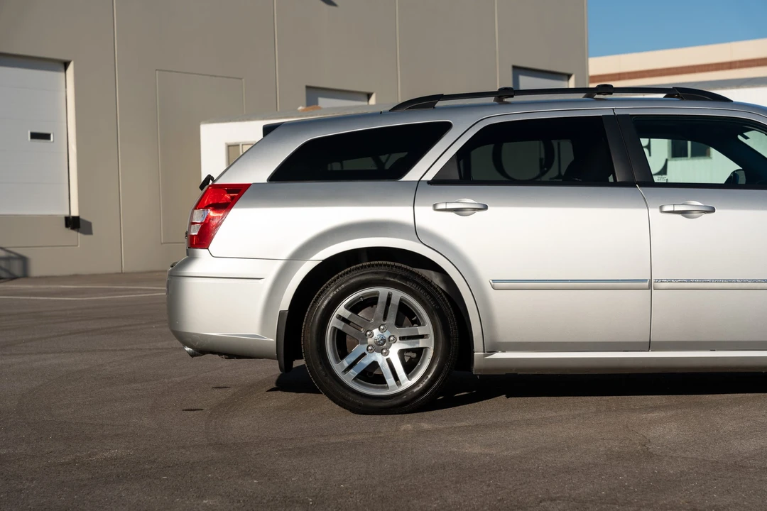 2005 Dodge Magnum 2nd Gen Wagon - Image 30 of 31