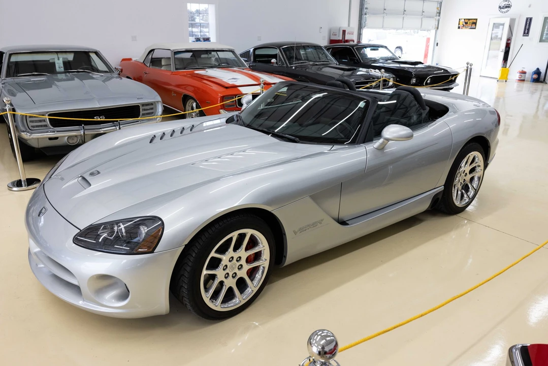 2005 Dodge Viper 3rd Gen - Image 2 of 31