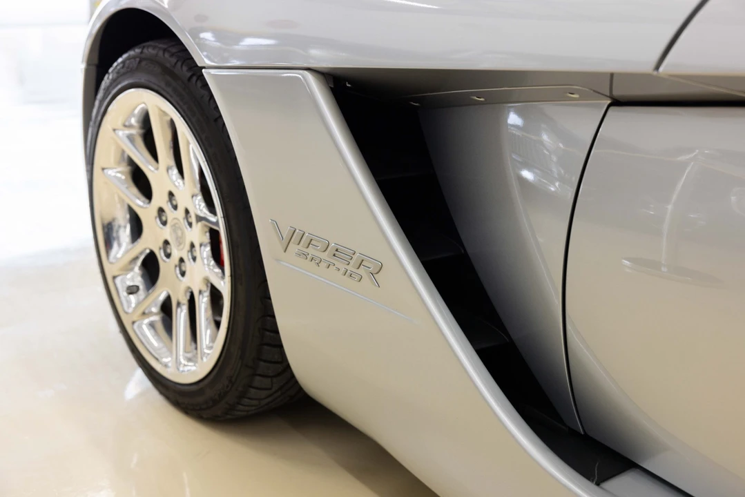 2005 Dodge Viper 3rd Gen - Image 14 of 31