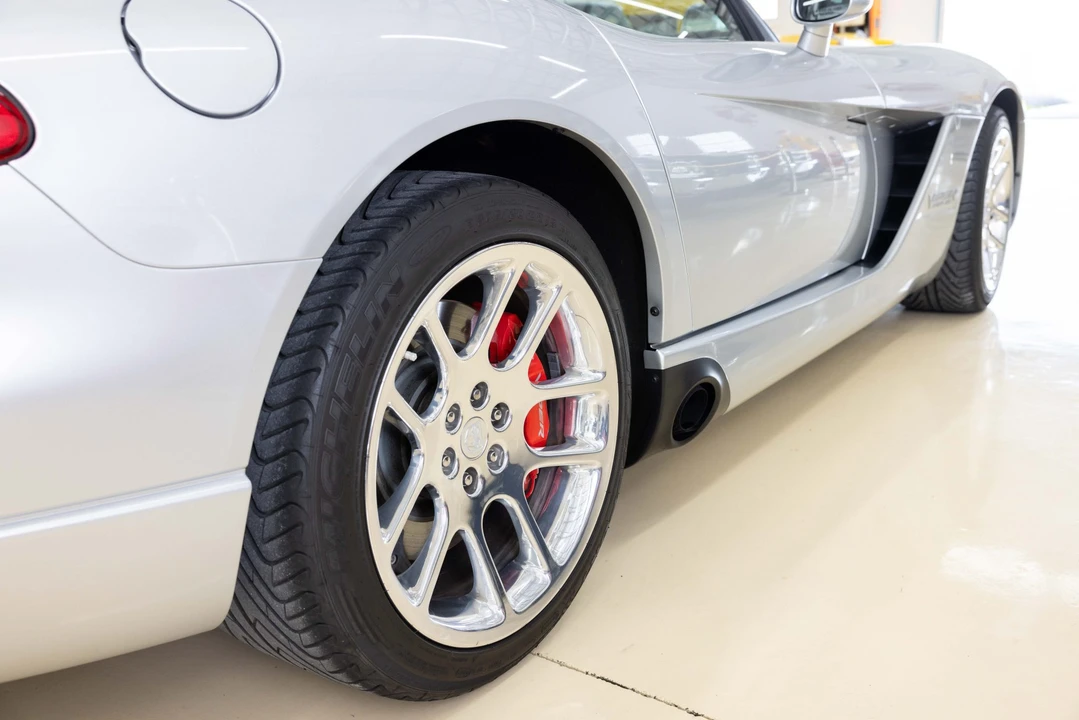 2005 Dodge Viper 3rd Gen - Image 16 of 31