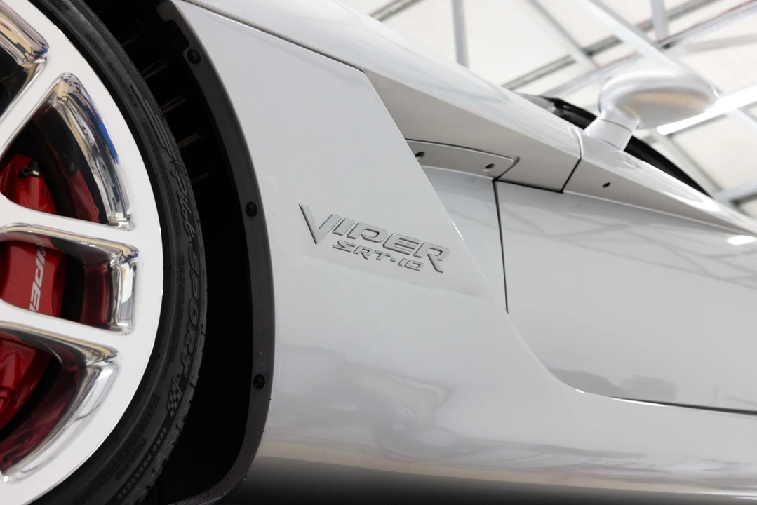2005 Dodge Viper 3rd Gen - Image 15 of 31
