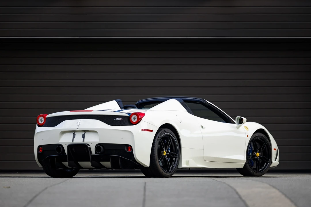 2015 Ferrari 458 Speciale Aperta - Image 27 of 31