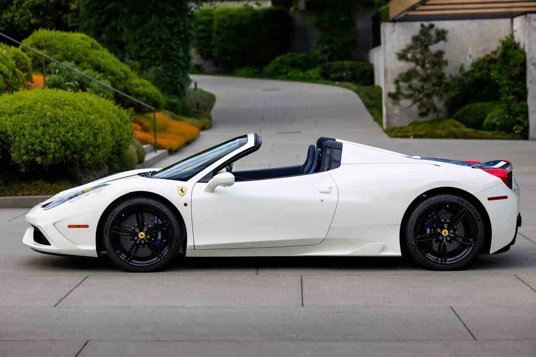 2015 Ferrari 458 Speciale Aperta - Image 16 of 31